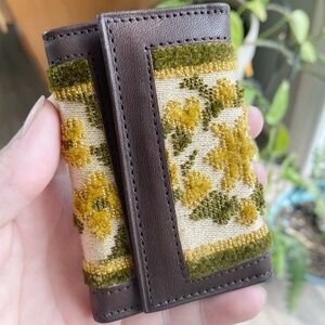 NWOT Vintage Renwick Tapis Floral Hook and Loop Key Holder